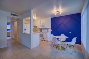 Uptown 1 bedroom with pool