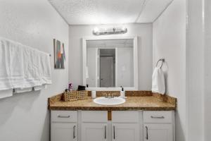 Homey 1BD TCU walkable