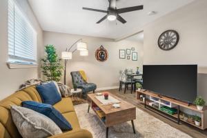 AT and T Walkable 1BD unit Live the Excitement