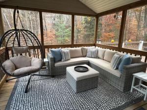 Suissevale Lake Retreat - Hot Tub, Beach and Games