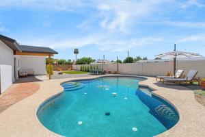 Desert Retreat with Pool, Fire Pit and Family Comforts