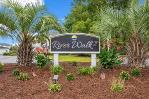 Riverwalk Gem, Peaceful Beach and Golf Getaway