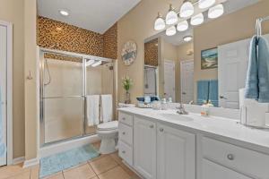 Riverwalk Gem, Peaceful Beach and Golf Getaway