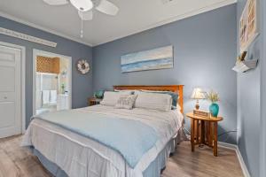 Riverwalk Gem, Peaceful Beach and Golf Getaway