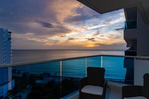 Apto con Vista al Mar, Piscinas, jacuzzis y club de playa en Reserva del Mar