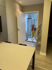 Apto em Itapema com acesso a piscinas,sendo uma aquecida e academia