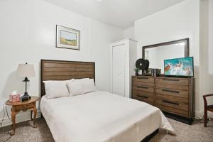 Stylish Redbrick 2BR in Heart of DC