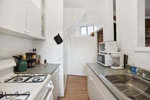 Stylish Redbrick 2BR in Heart of DC