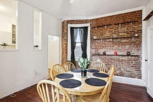 Stylish Redbrick 2BR in Heart of DC