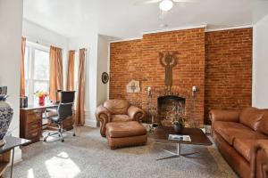 Stylish Redbrick 2BR in Heart of DC