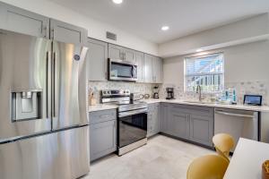 Approx 40 steps to beach entrance of Anna Maria beach