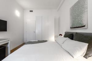 StayEasy Crocetta - Duomo walking, 2 bedrooms 2 baths