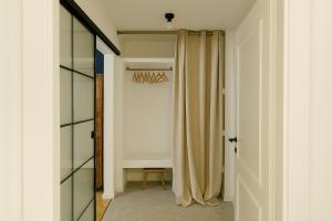 Boutique Heritage Home 4M - Steps from the Sea
