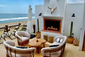 Casa Magica - A Beachfront Oasis