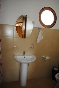 Captains Lodge and Bar