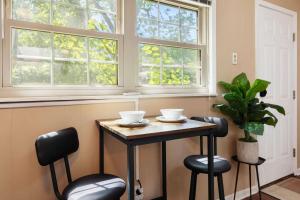 Bungalow on Outer Dr