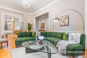 2 Bedroom 2 Bathroom Apartment with Patio in Notting Hill By Rapid Returns