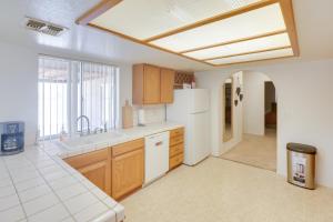 Quaint Bullhead City Getaway about 2 Mi to River!