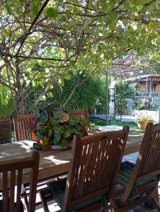 Bas de villa , coin détente extérieur et parking