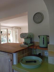 Bas de villa , coin détente extérieur et parking