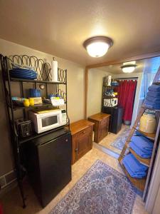 Cozy Alpine Retreat in Historic Downtown