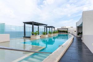 Apto con Vista al Mar, Piscinas, jacuzzis y club de playa en Reserva del Mar