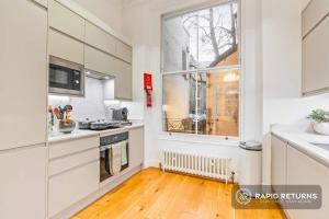 2 Bedroom 2 Bathroom Apartment with Patio in Notting Hill By Rapid Returns