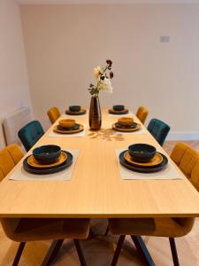 LivinSpace- Modern and spacious 2 bed flat in Central Sutton