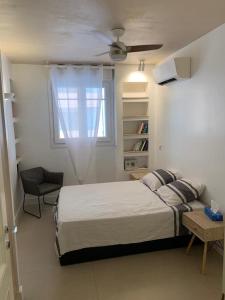 2 beds-2 full baths,AC, lift-balcony, parking