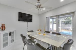 Convenient World Cup HQ 3 Mi to Hard Rock Stadium!