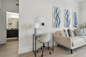 Modern Stylish Suite Design District Dallas