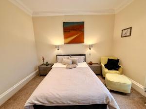 Georgian Luxury Apartment - Fast Broadband WiFi - Parking Available