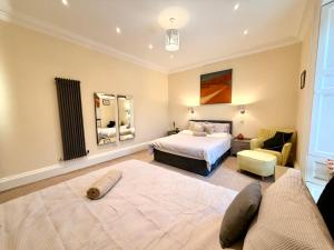 Georgian Luxury Apartment - Fast Broadband WiFi - Parking Available