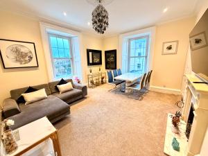 Georgian Luxury Apartment - Fast Broadband WiFi - Parking Available