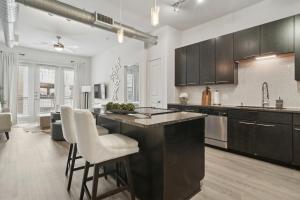 Modern Stylish Suite Design District Dallas