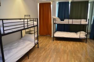 Xenon hostels