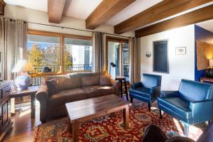 Mountain Views From This Plaza Condo - Sleeps 6 Condo