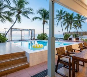 Beachfront Pool Deluxe Livingroom,Kitchen&BBQ
