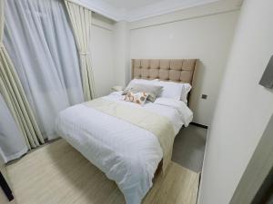 Cosy One Bedroom Flat and Study Room with City Views