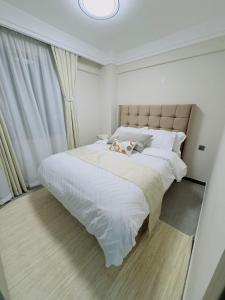 Cosy One Bedroom Flat and Study Room with City Views