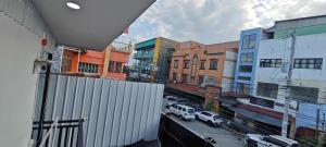 Room in downtown Davao, easy access to everything!