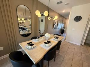 Luxury 4 Bedroom 3 bath pool Home 115