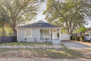 Walk to Cultural District Fort Worth Home with Yard