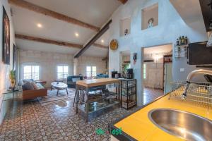 COMM - SEXTIER - CI - Comfort and charm in Avignon