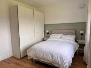 An Chill Bheag At the Blessington Lakes