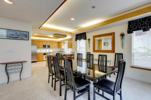 Walk to Trails! Small-Town Hideaway in Cambria