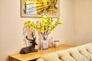 Foxglove Lodge with Hot Tub