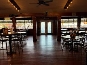 Porkys Lodge, Bar & Grill