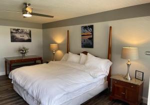 Porkys Lodge, Bar & Grill