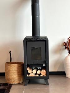 Vista espetacular, piscina e banheira no quarto!